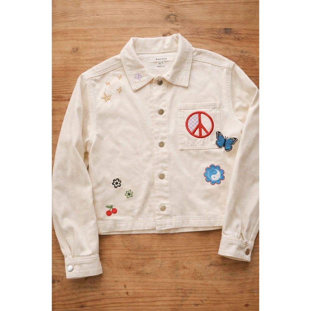 Pacsun Cream Cropped Denim Jacket XS Embroidered Butterfly Ying Yang Peace Sign
